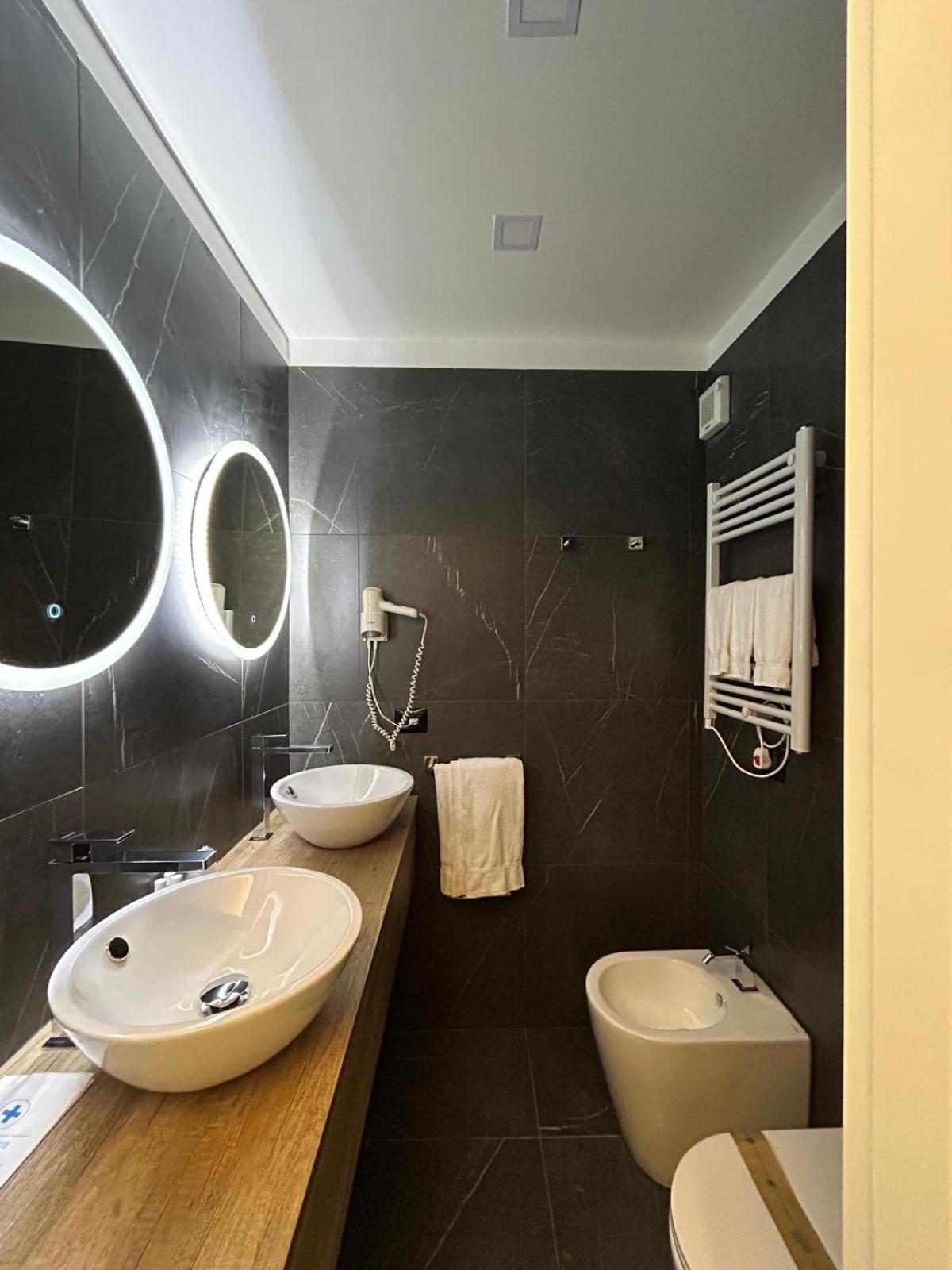 Hotel Palace Varazze Zewnętrze zdjęcie